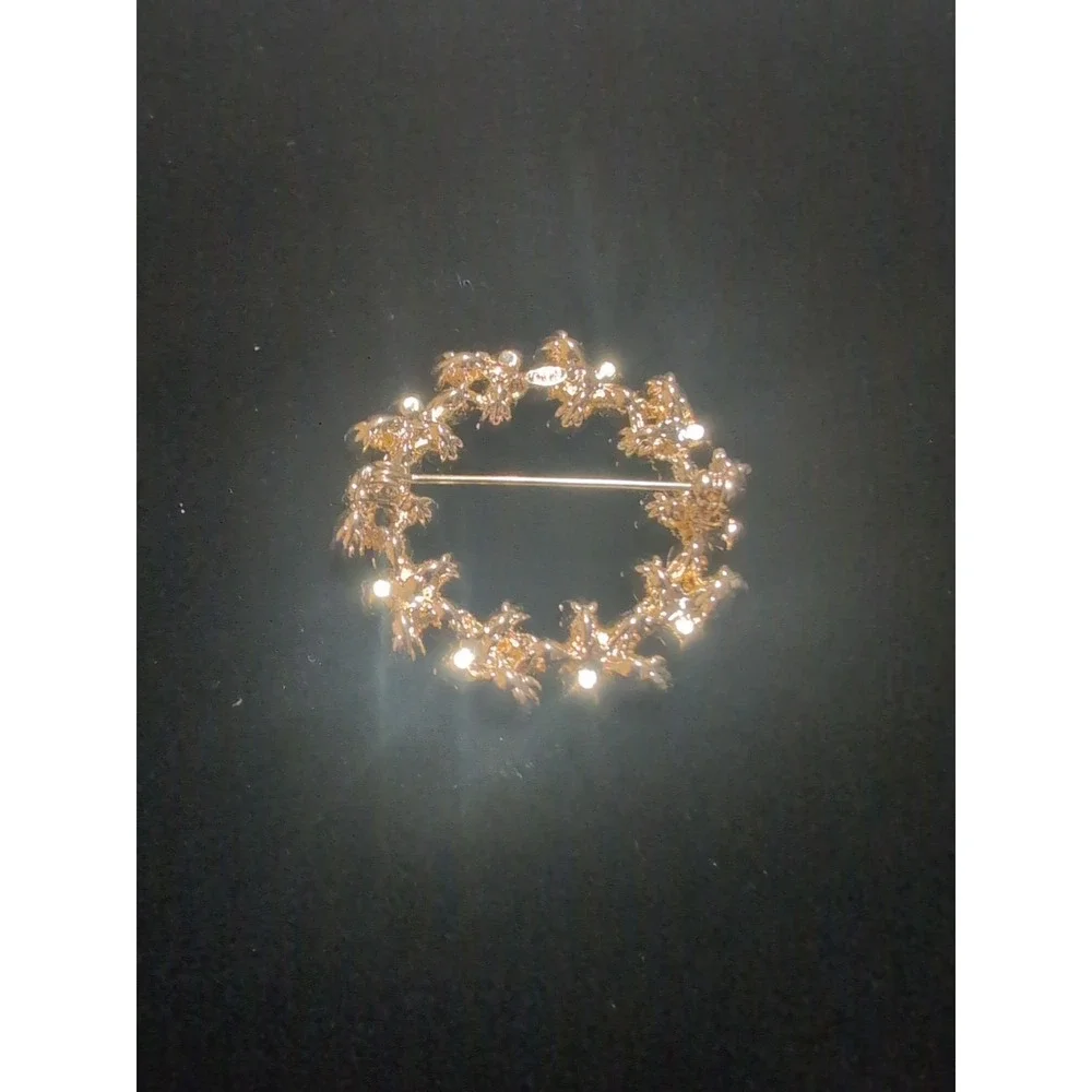 Rhinestone Wreath Brooch Multicolor Gold Tone Closed Back